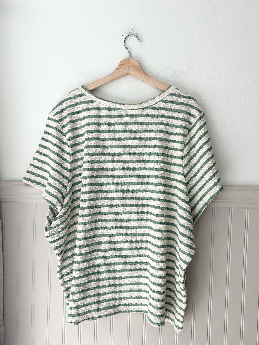 Torrid Size 5 Green Cream Striped Boxy Short Sleeve Tee Casual Relaxed Fit - Picture 4 of 7